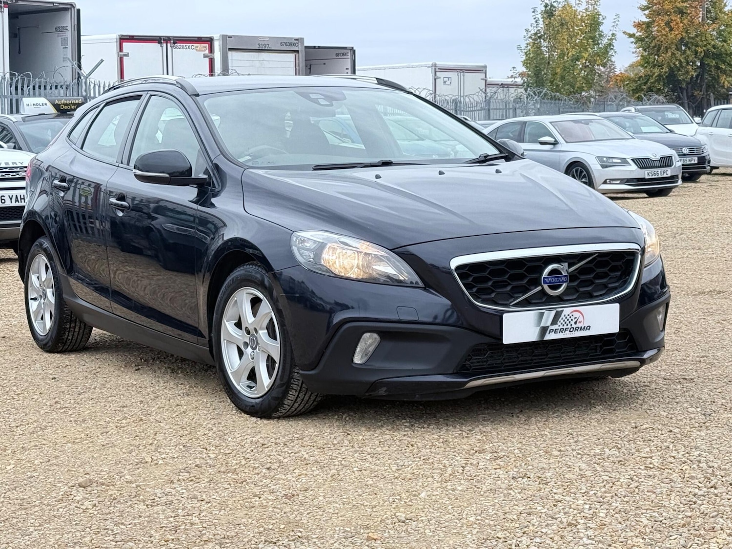 Used Volvo V40 2015 for sale - 76995452: Photo 2
