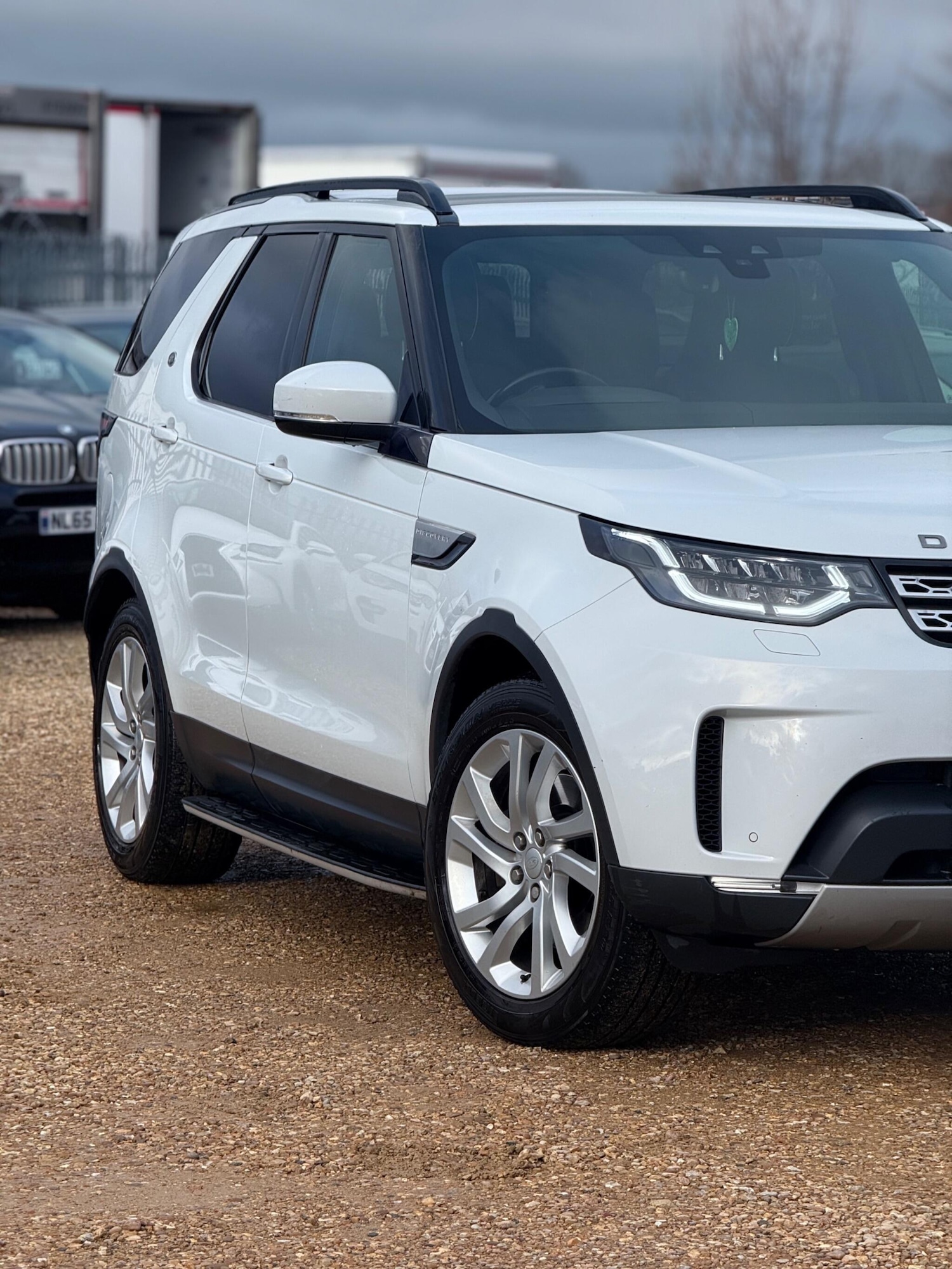 Used Land Rover Discovery 2017 for sale - 76964674: Photo 2