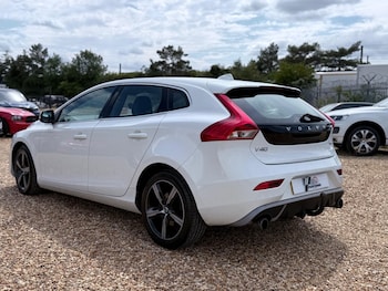 Used Volvo V40 2016 for sale - 79349405: Photo