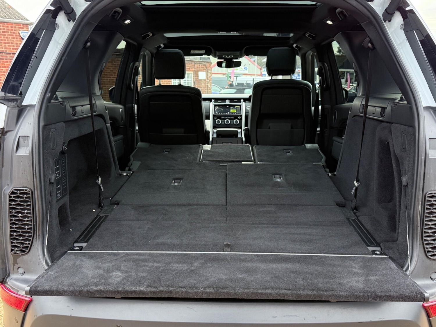 Used Land Rover Discovery 2017 for sale - 77737934: Photo 18