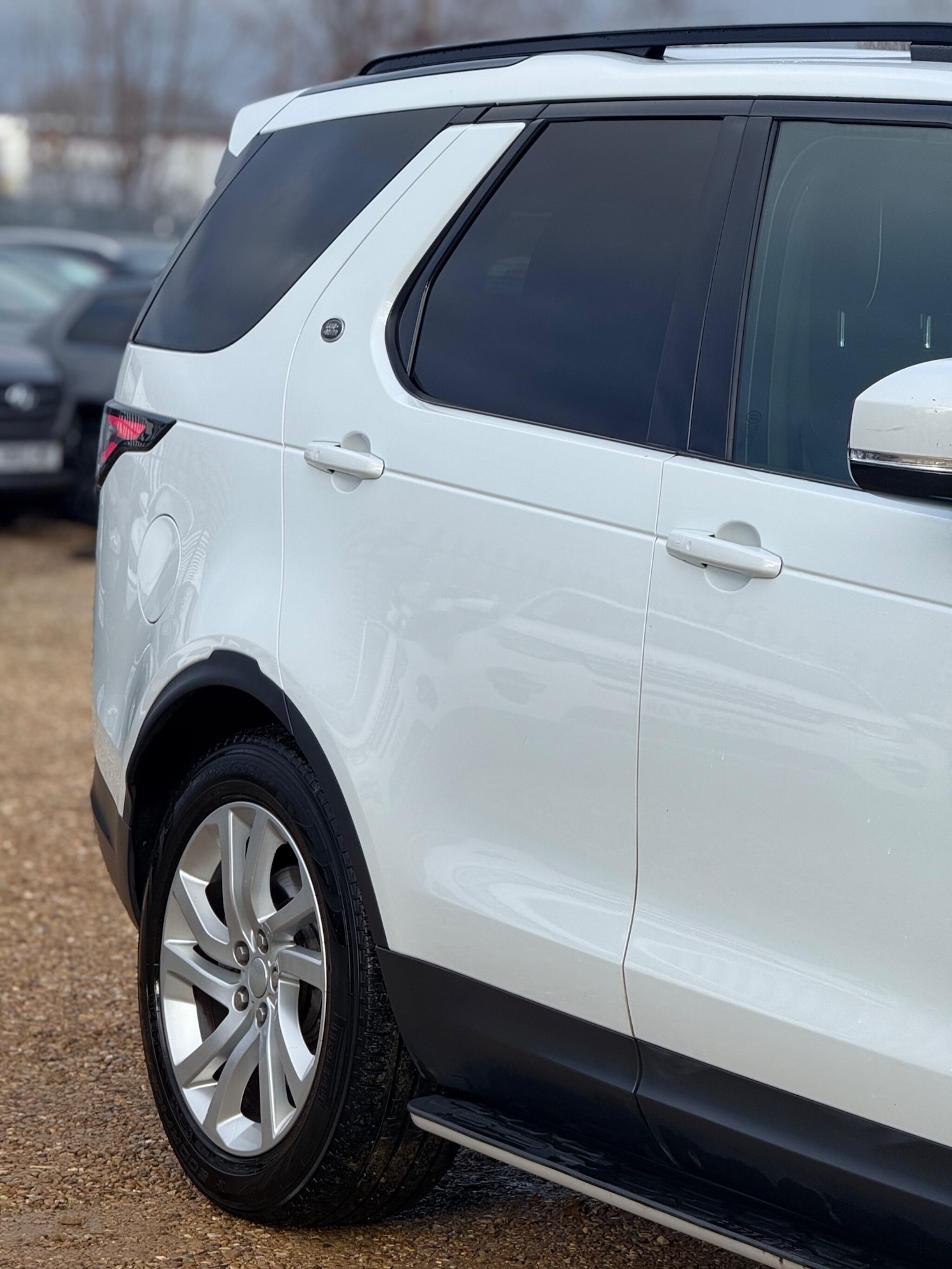 Used Land Rover Discovery 2017 for sale - 77737934: Photo 3