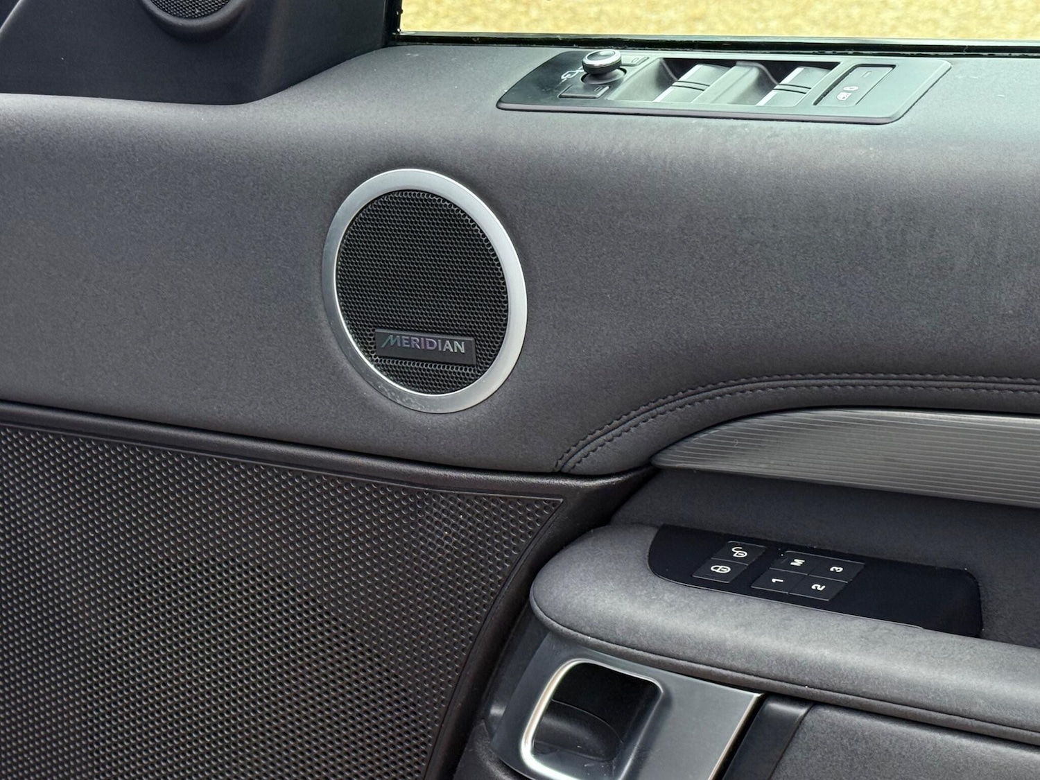 Used Land Rover Discovery 2017 for sale - 77737934: Photo 42