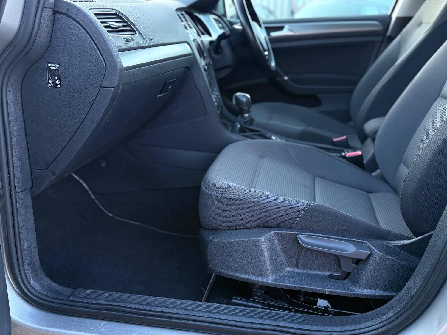 Used Volkswagen Golf 2015 for sale - 77305996: Photo 32