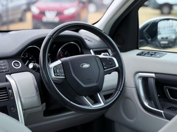 Used Land Rover Discovery Sport 2016 for sale - 76282796: Photo 31