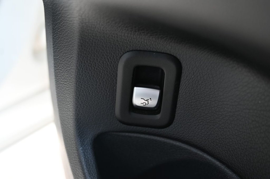 Used Mercedes-Benz C Class 2015 for sale - 77976559: Photo 41