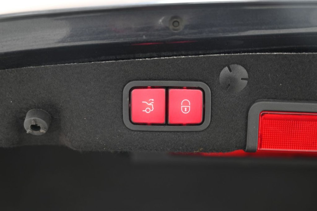 Used Mercedes-Benz C Class 2015 for sale - 77764881: Photo 45