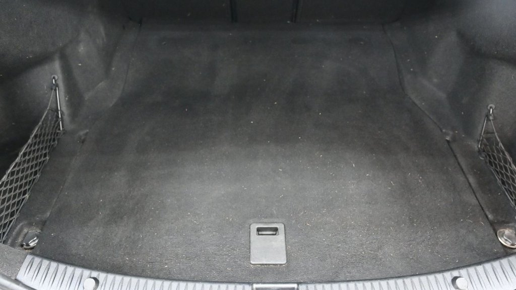 Used Mercedes-Benz C Class 2015 for sale - 77764881: Photo 8