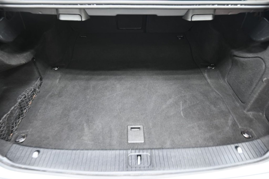 Used Mercedes-Benz E Class 2015 for sale - 77451432: Photo 8