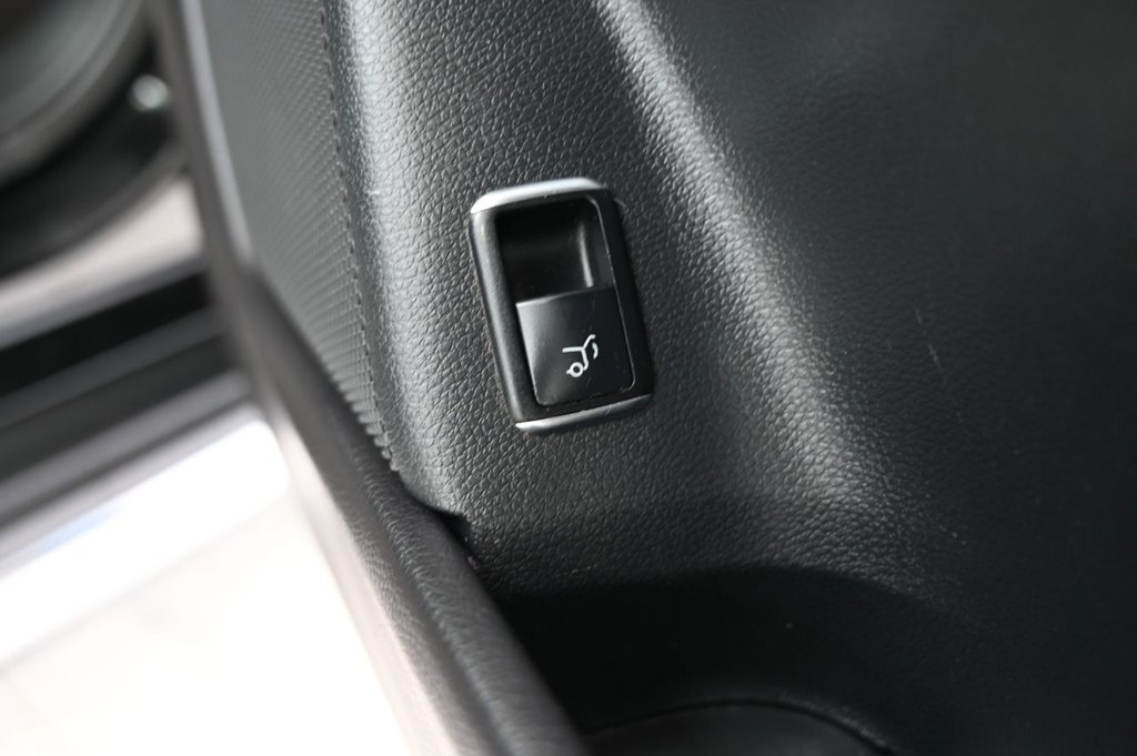 Used Mercedes-Benz GLA 2017 for sale - 76535628: Photo 30