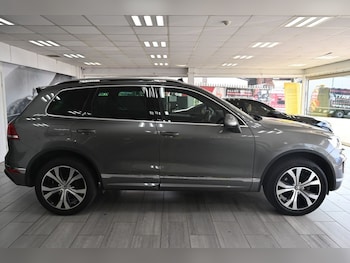 Used Volkswagen Touareg 2015 for sale - 79371105: Photo