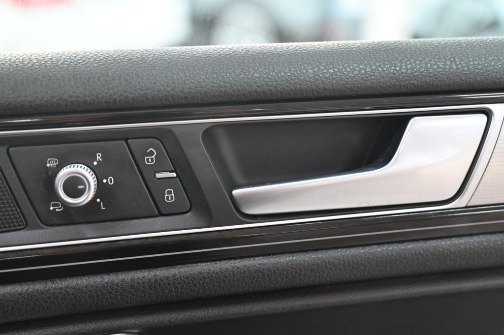 Used Volkswagen Touareg 2016 for sale - 76582160: Photo 36