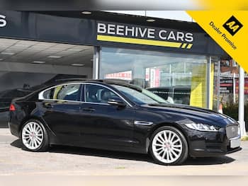 Used Jaguar XE 2017 for sale - 79680385: Photo