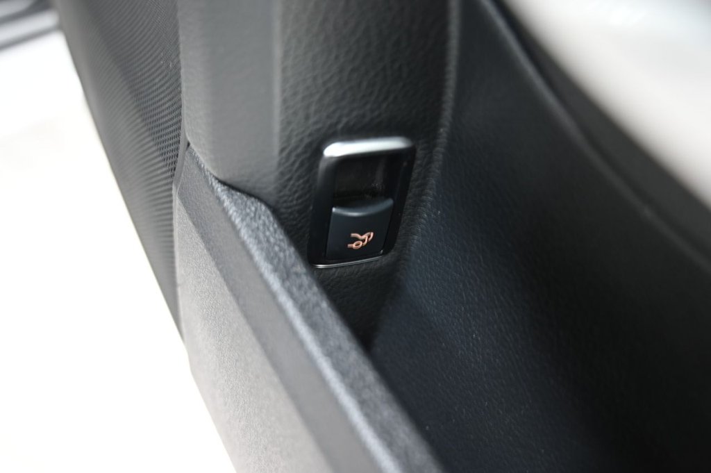 Used Mercedes-Benz E Class 2015 for sale - 77621140: Photo 34