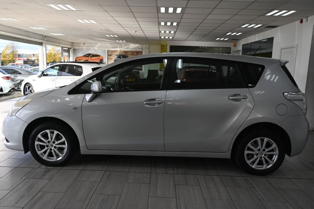 Used Toyota Verso 2011 for sale - 76367435: Photo 4