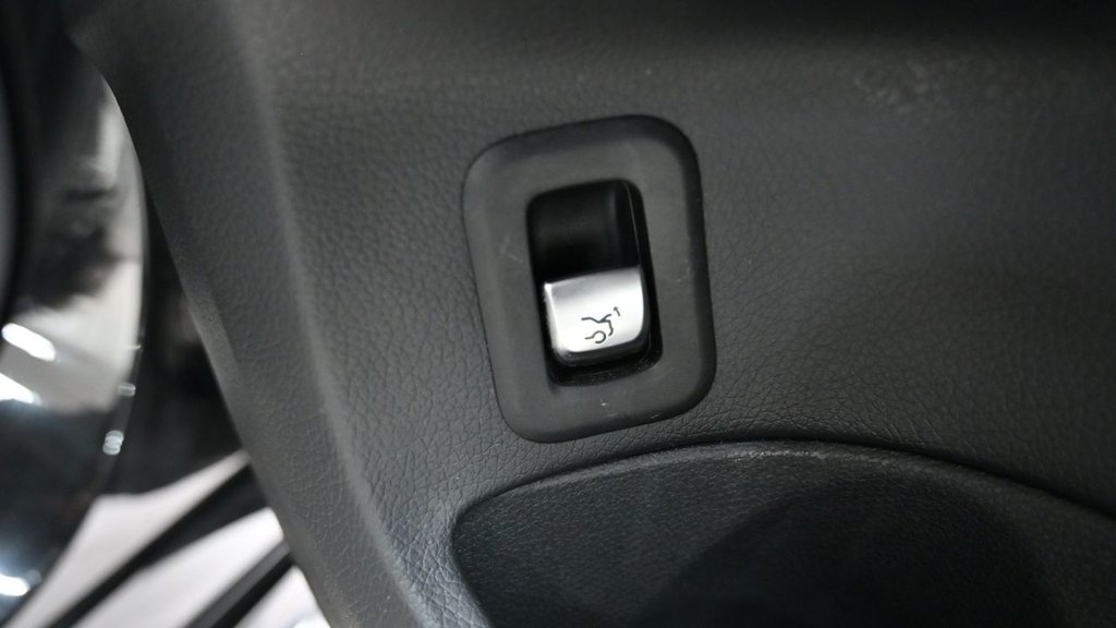 Used Mercedes-Benz C Class 2015 for sale - 76923295: Photo 30