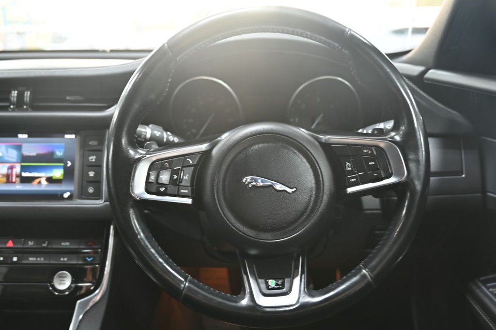 Used Jaguar XF 2016 for sale - 76739957: Photo 16