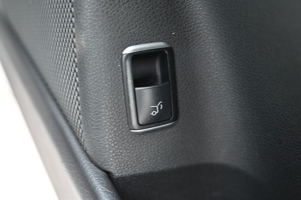 Used Mercedes-Benz CLA 2016 for sale - 76367415: Photo 35