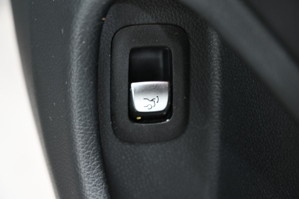 Used Mercedes-Benz C Class 2016 for sale - 77451433: Photo 40