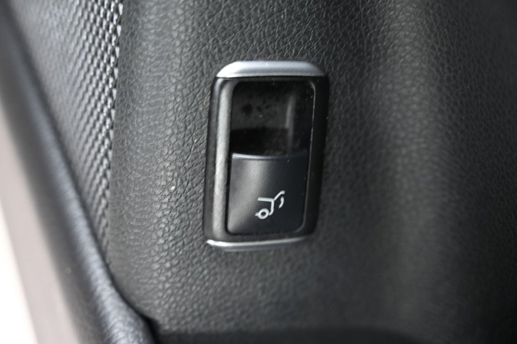 Used Mercedes-Benz CLA 2016 for sale - 78110232: Photo 36