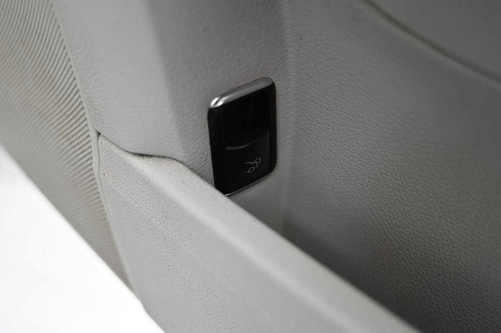 Used Mercedes-Benz E Class 2013 for sale - 76509815: Photo 30