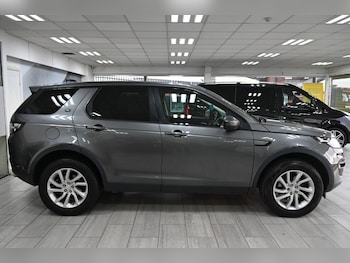 Used Land Rover Discovery Sport 2017 for sale - 76535433: Photo