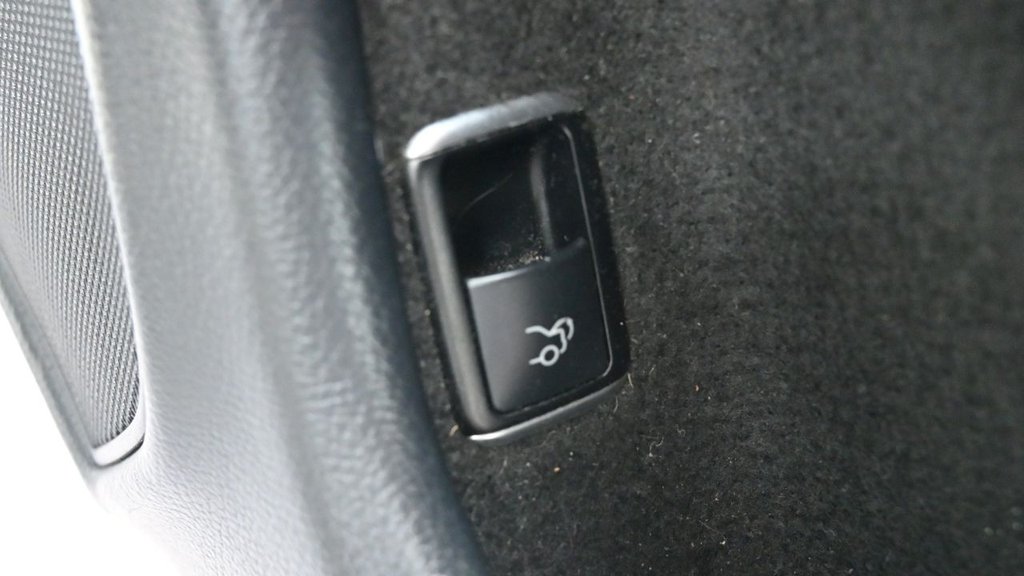 Used Mercedes-Benz C-Class 2015 for sale - 76047947: Photo 32