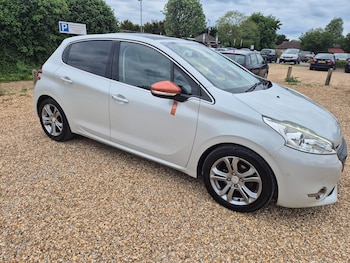 Used Peugeot 208 2014 for sale - 78729437: Photo