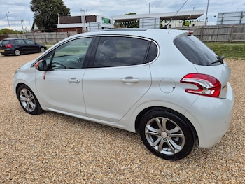 Used Peugeot 208 2014 for sale - 78729437: Photo