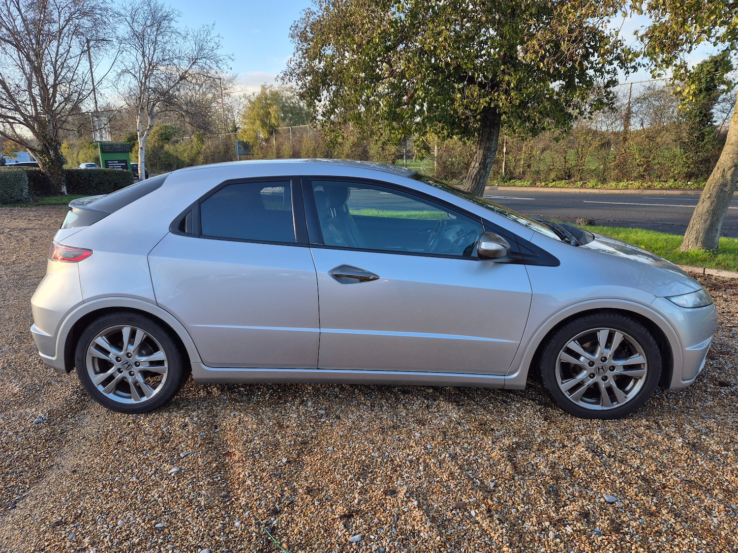 Used Honda Civic 2010 for sale - 76670486: Photo 4
