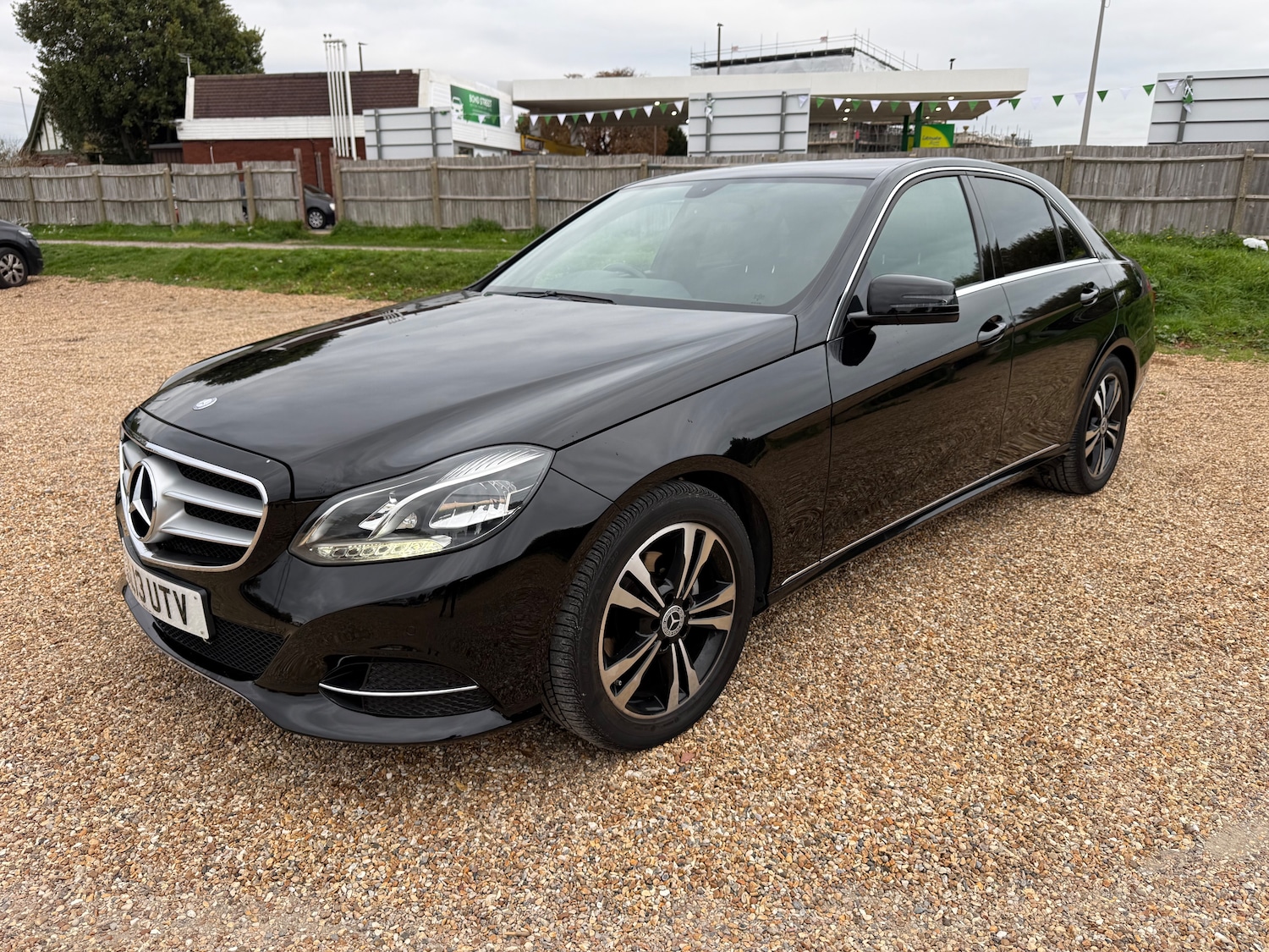 Used Mercedes-Benz E Class 2013 for sale - 76273364: Photo 2