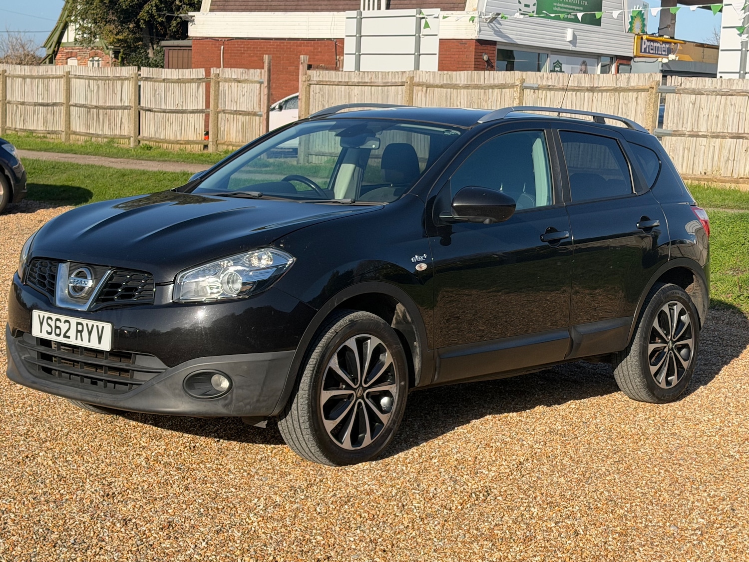 Used Nissan Qashqai 2013 for sale - 77976137: Photo 2