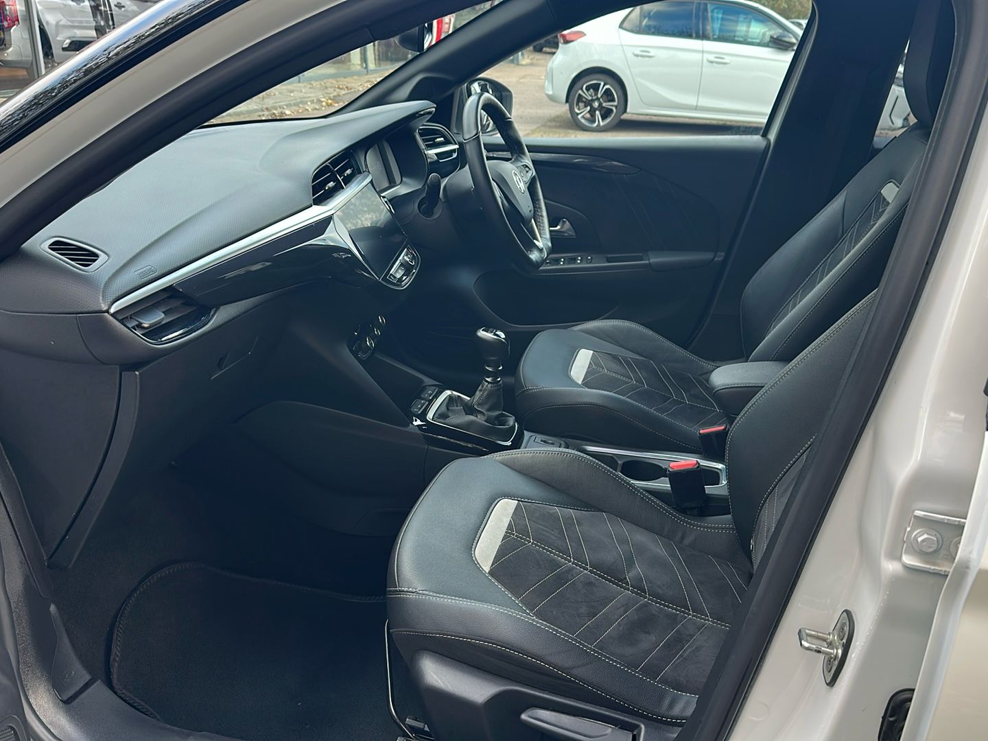 Used Vauxhall Corsa for sale - 77023875: Photo 3