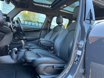 Used MINI Hatch 2018 for sale - 76024598: Photo