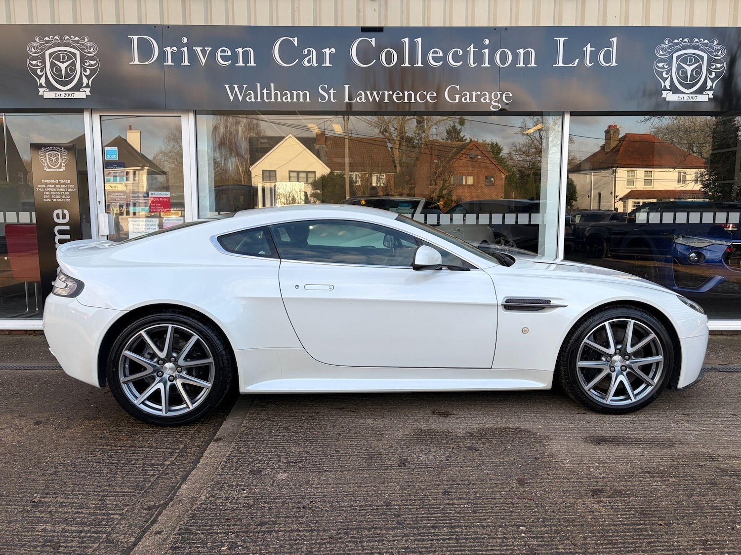Used Aston Martin Vantage 2013 for sale - 76976244: Photo 15