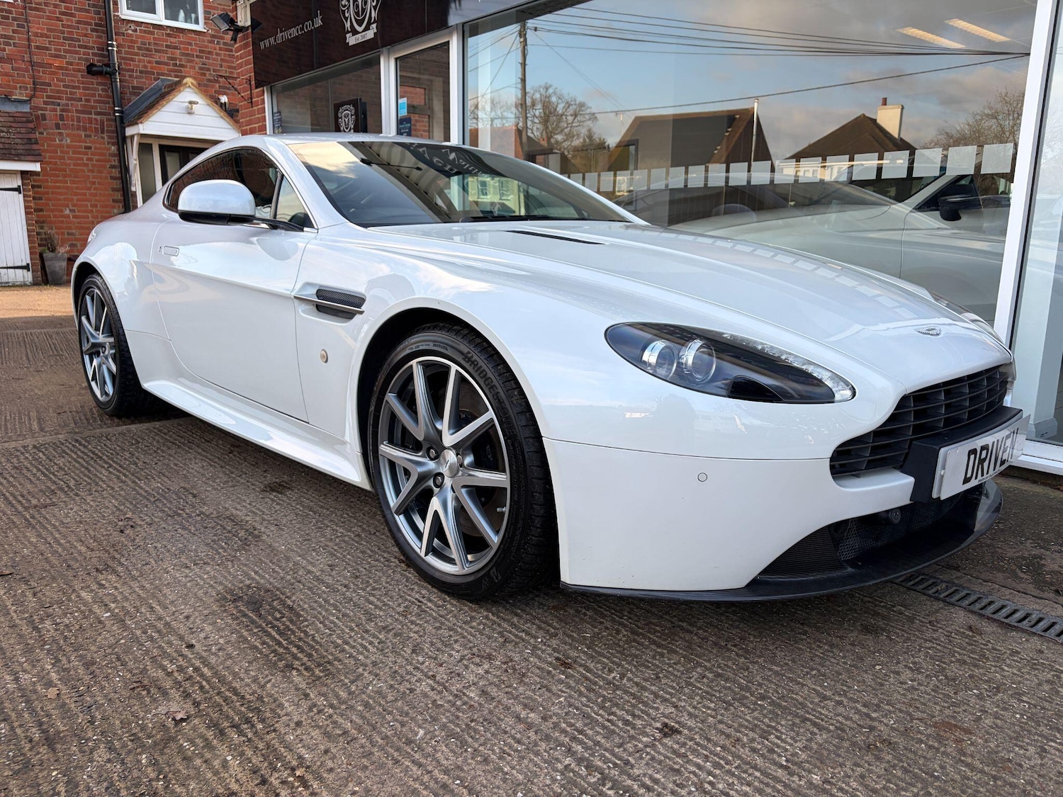Used Aston Martin Vantage 2013 for sale - 76976244: Photo 16