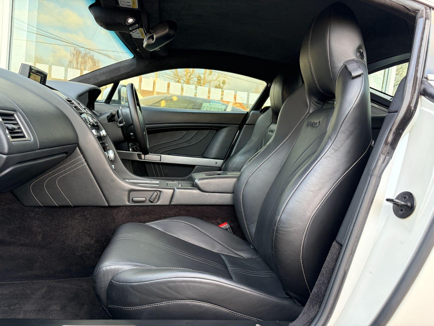 Used Aston Martin Vantage 2013 for sale - 76976244: Photo 2