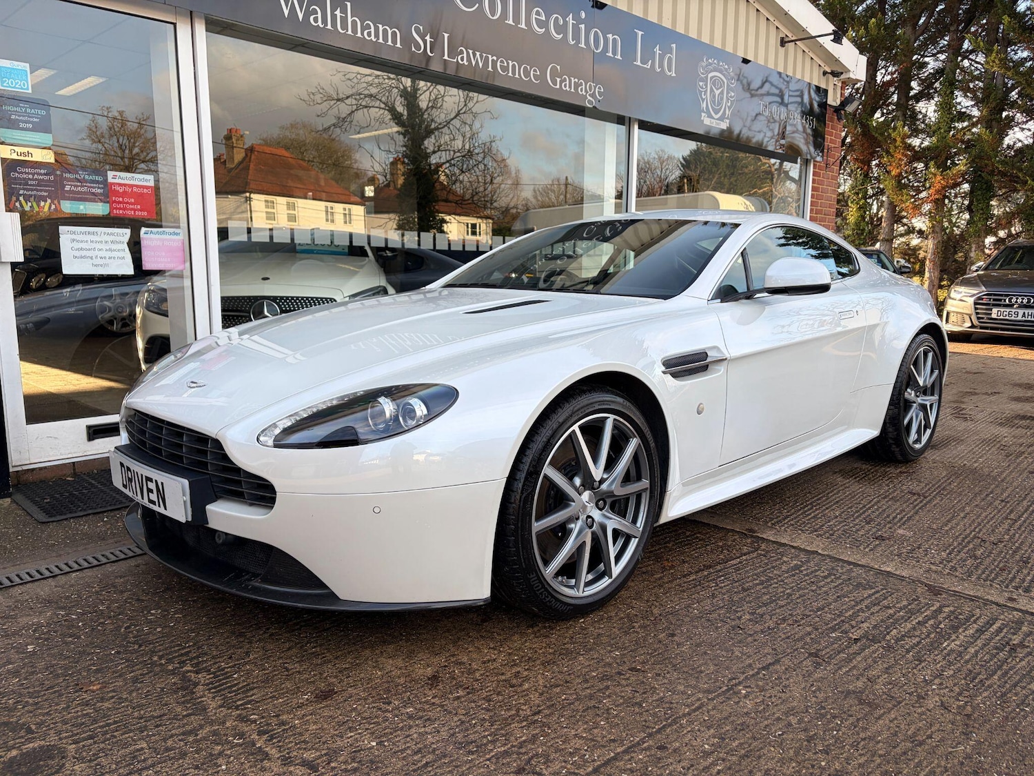 Used Aston Martin Vantage 2013 for sale - 76976244: Photo 4