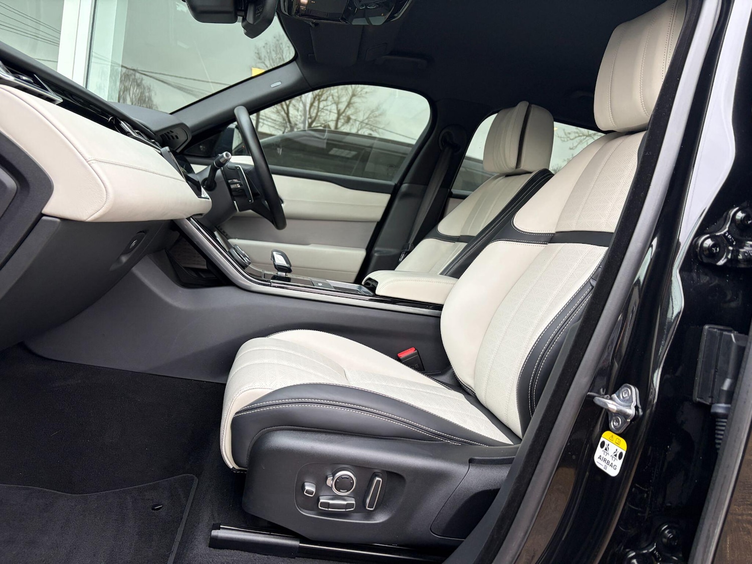 Used Land Rover Range Rover Velar 2022 for sale - 77497044: Photo 2