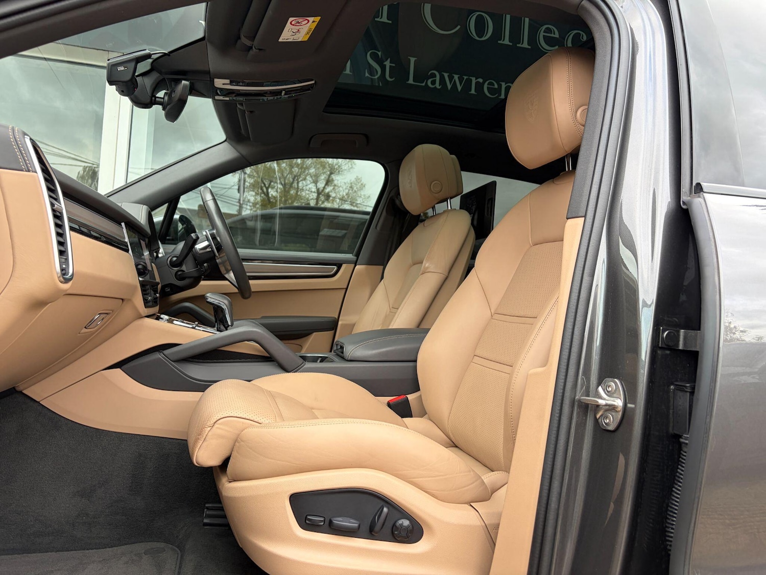 Used Porsche Cayenne 2022 for sale - 76371329: Photo 2