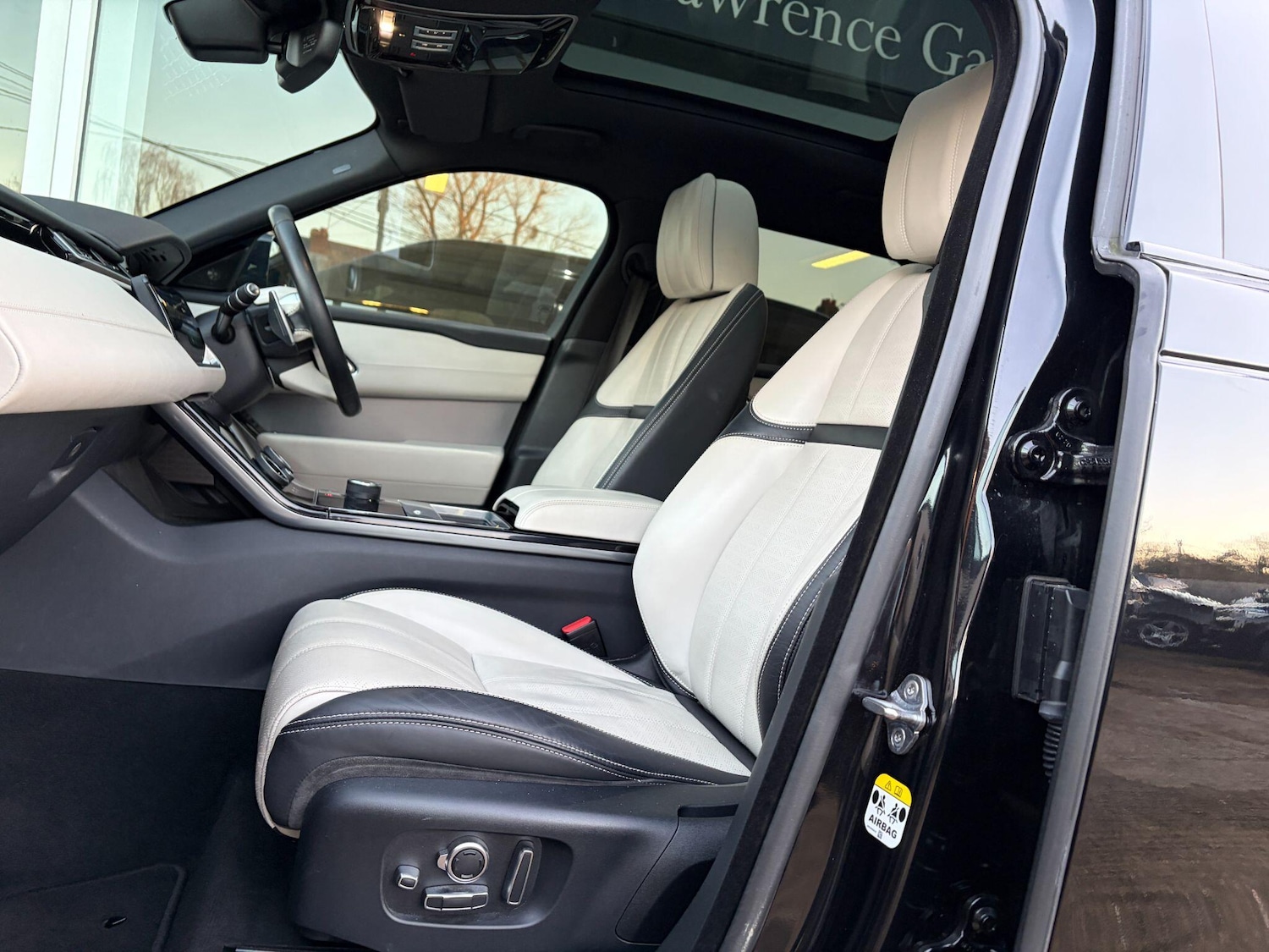 Used Land Rover Range Rover Velar 2020 for sale - 77097611: Photo 2