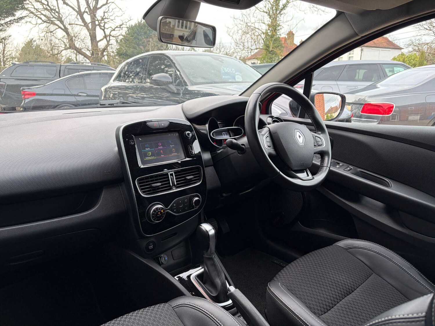 Used Renault Clio for sale - 77908493: Photo 10