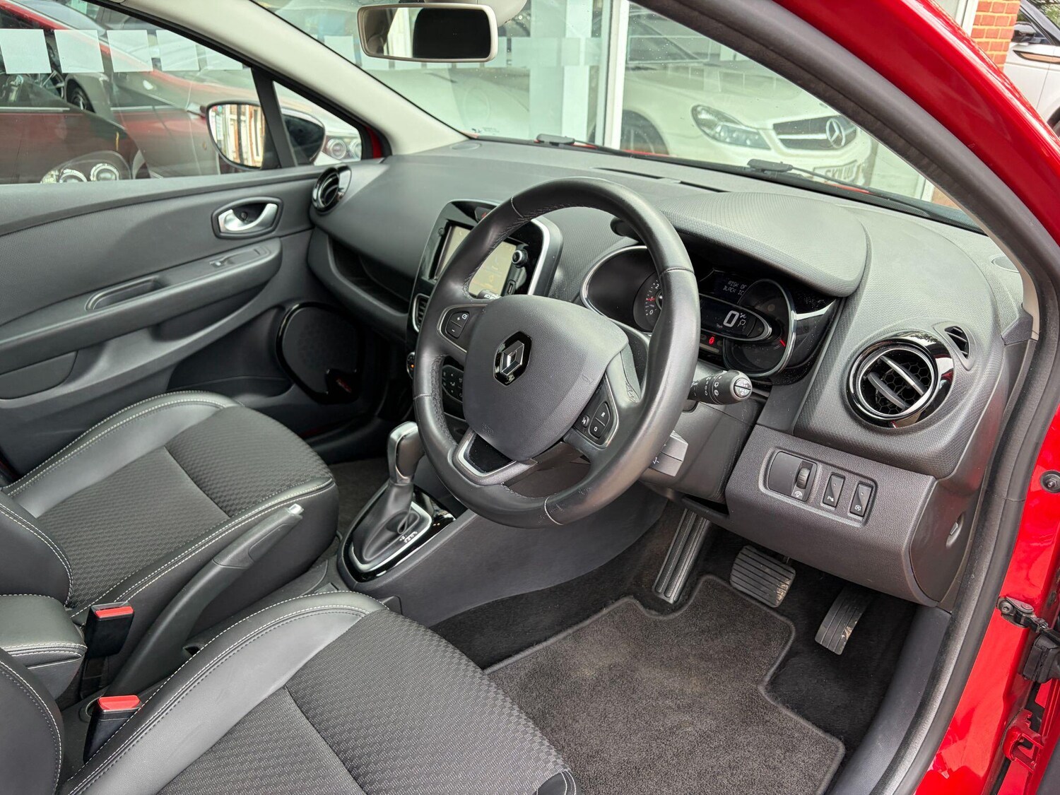 Used Renault Clio for sale - 77908493: Photo 8