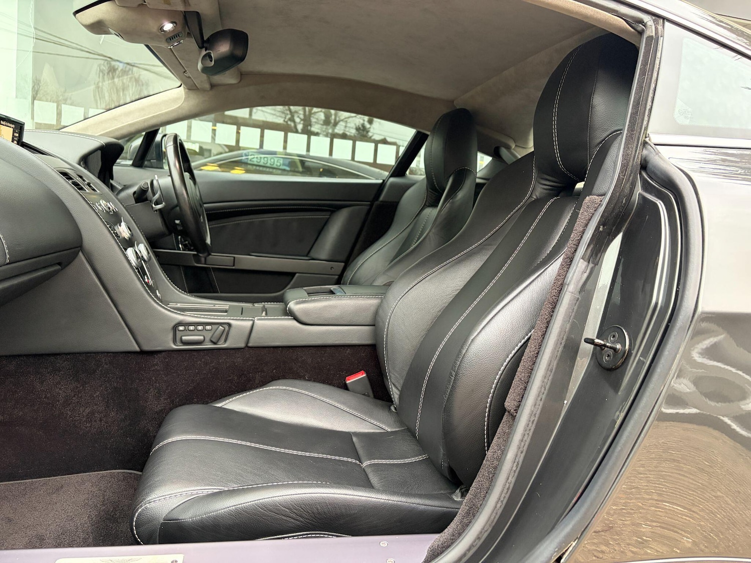 Used Aston Martin Vantage 2016 for sale - 77229877: Photo 2