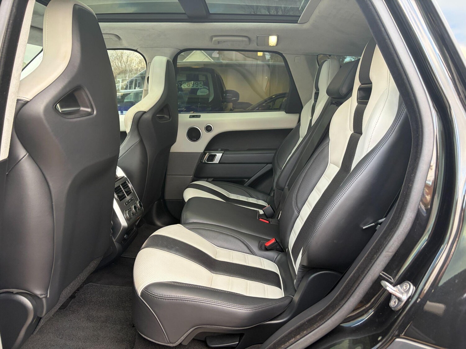 Used Land Rover Range Rover Sport 2017 for sale - 76632937: Photo 11