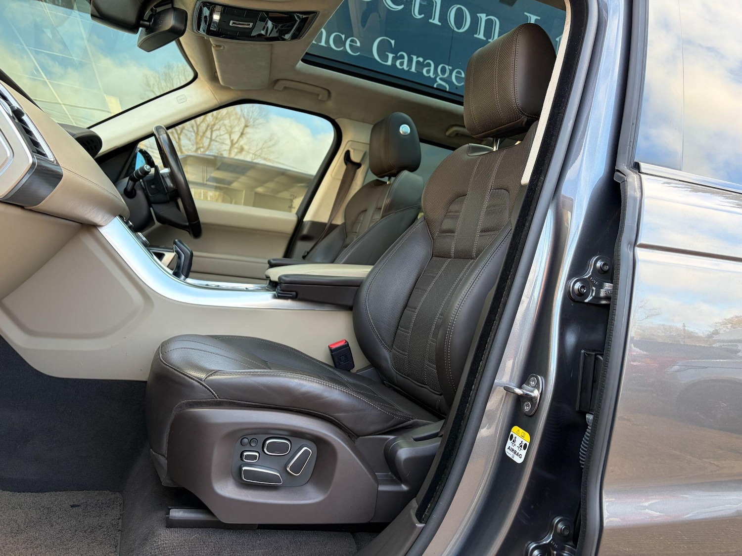 Used Land Rover Range Rover Sport 2015 for sale - 76743570: Photo 2