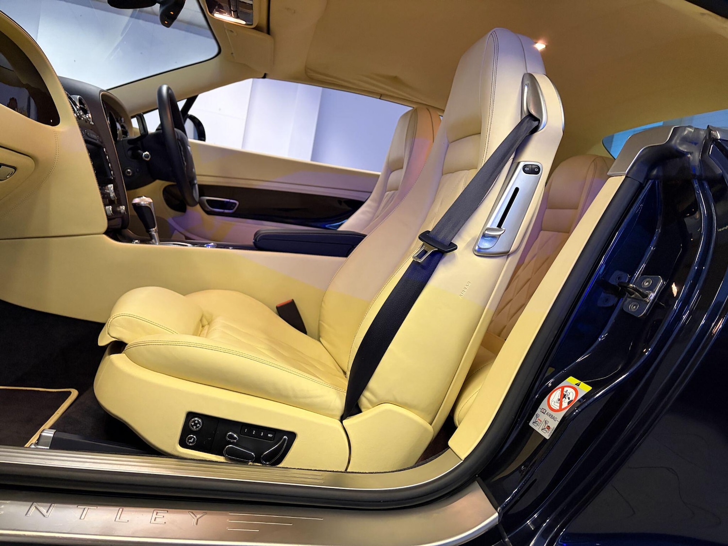 Used Bentley Continental 2010 for sale - 76866270: Photo 2