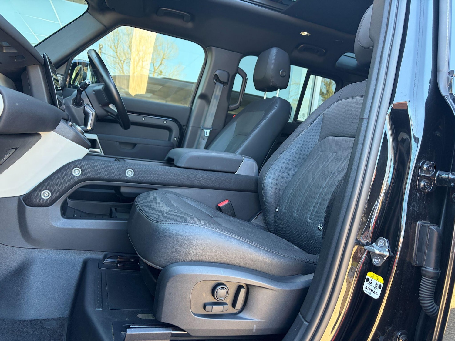 Used Land Rover Defender 2022 for sale - 78156937: Photo 2