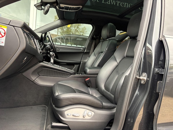 Used Porsche Macan 2017 for sale - 76213994: Photo 2
