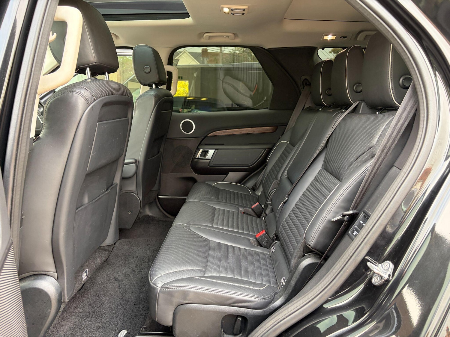Used Land Rover Discovery 2018 for sale - 76314542: Photo 11