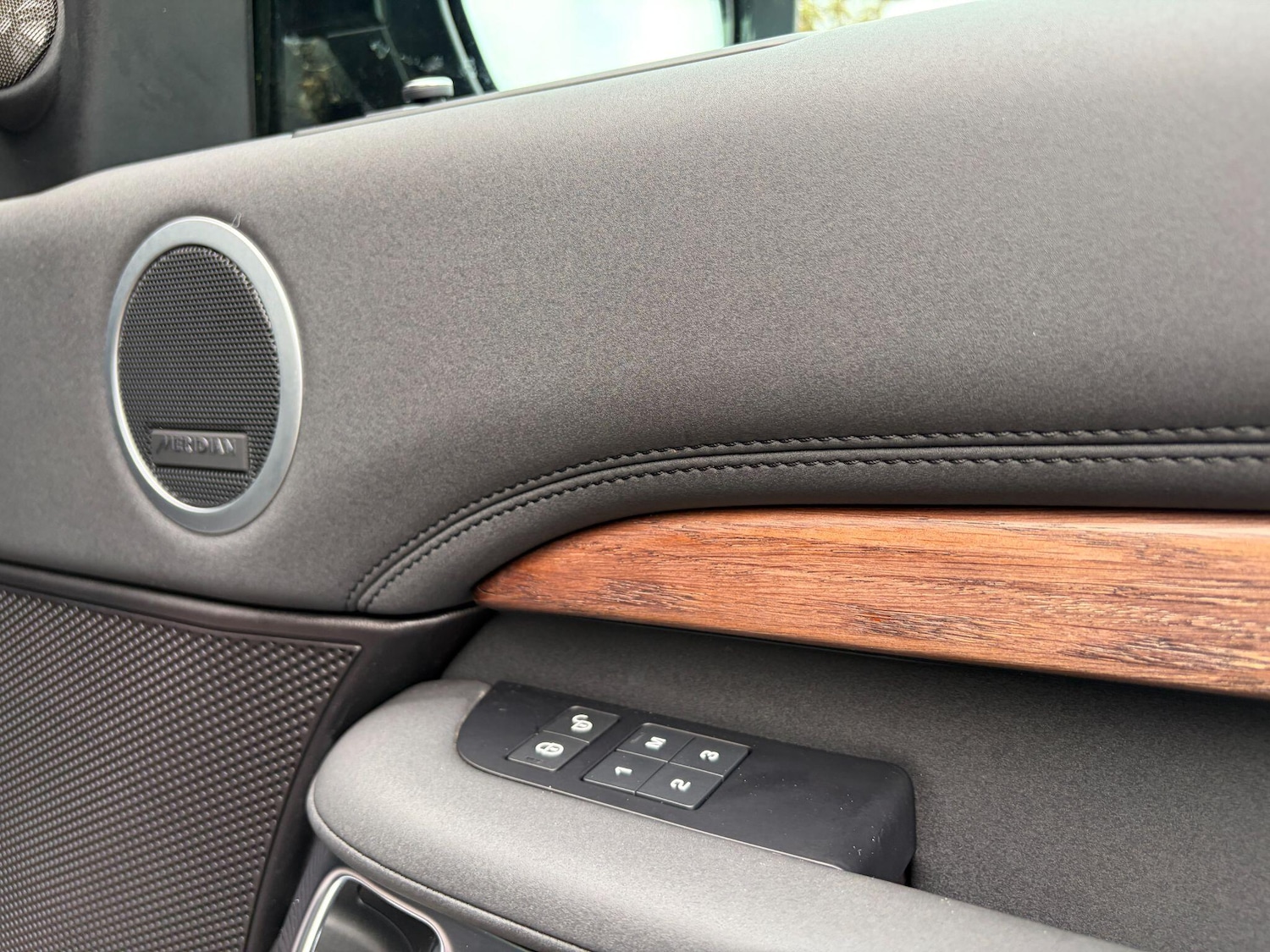 Used Land Rover Discovery 2018 for sale - 76314542: Photo 24